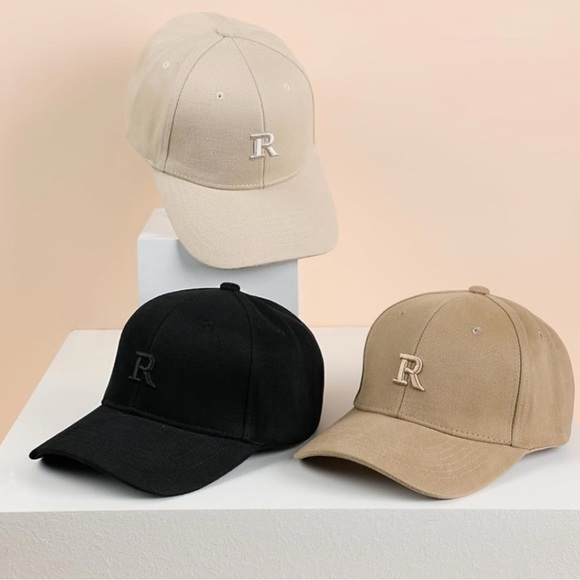Stylish Caps with Embroidered R Logo (041) - Picture 1 of 4